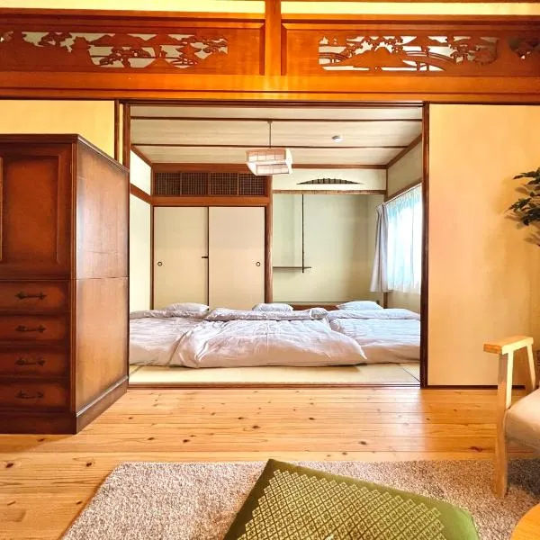 Kumano Casa Just a 4-minute walk from Kii-Tanabe Station, your private, fully detached rental house on a tranquil property is the perfect base for exploring Tanabe City and Shirahama, from the gateway to the Kumano Kodo!, hotel in Tanabe