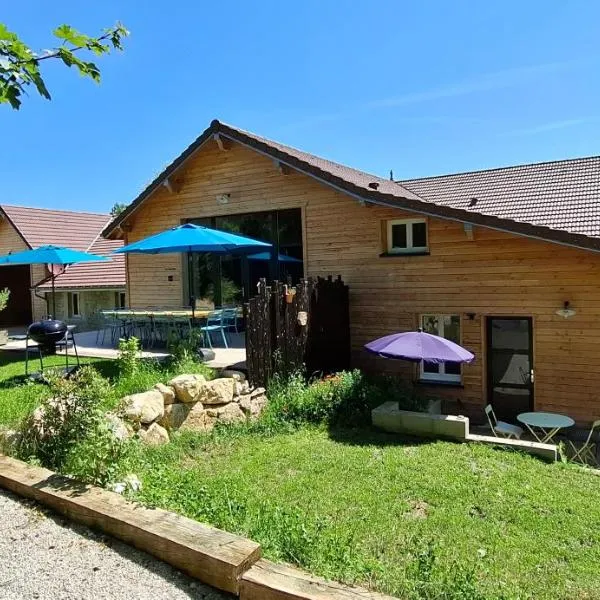 Gîtes aux Granges du Vilaret, hotel v destinaci Clairvaux-les-Lacs
