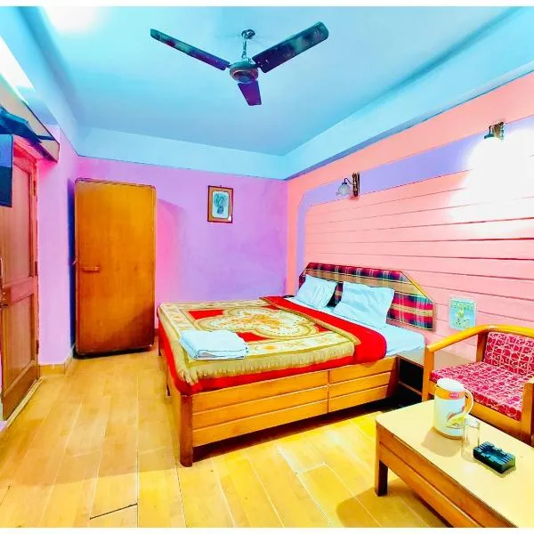 Near Mall Road HOTEL R#C NAINITAL - Restaurant And Free Wi-fi Available # Prime Location & Luxury Room - Excellent Customer Service Awarded, hotel v destinaci Nainital