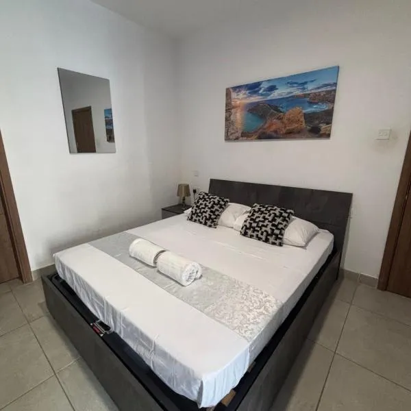 Central and Cozy Room, hotel in Msida