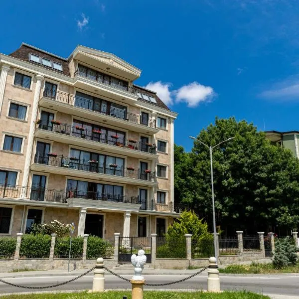 Rabi Park Residence, hotel in St. St. Constantine and Helena