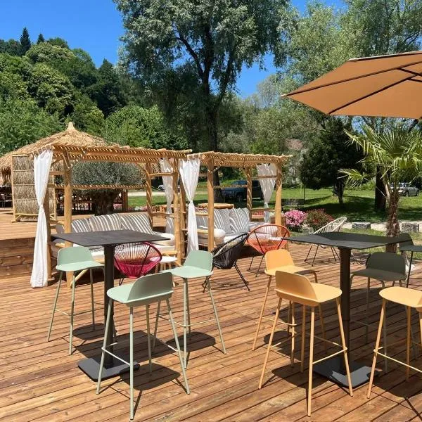 Les Lodges du Lac, hotel in Saint-Alban-de-Montbel