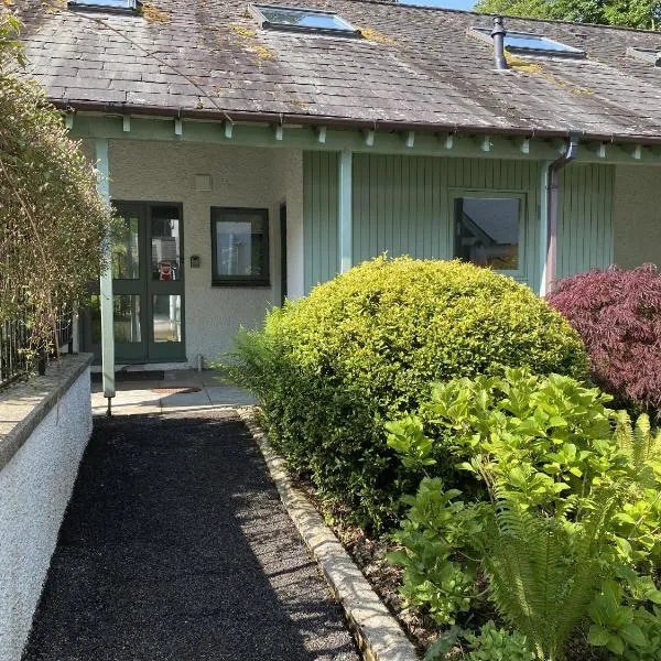 Beech - Woodland Cottages, hotel in Bowness-on-Windermere