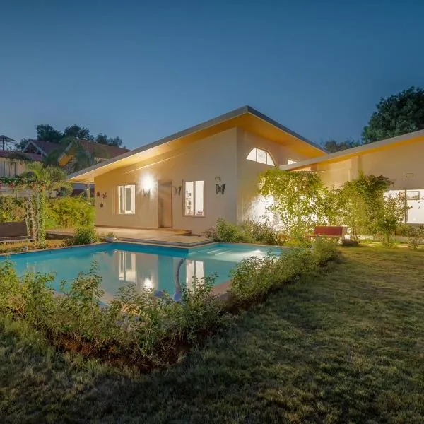 SaffronStays Roselle, Malavli - pet-friendly pool villa with modern interiors, hotel v destinaci Lonavala