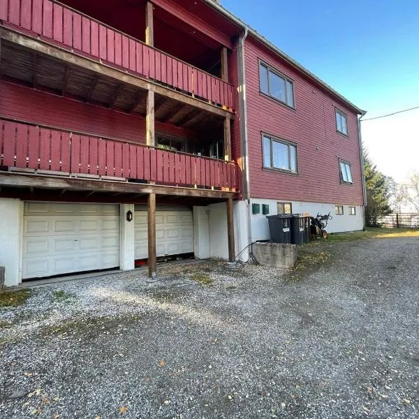 Arctic Skyview Retreat in Tromso - with parking, hotel v destinaci Tromsø