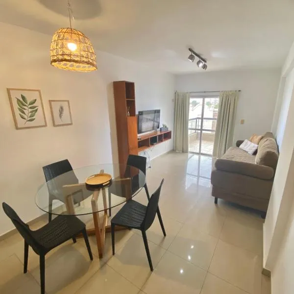 Departamento sobre AVENIDA con BALCON, ξενοδοχείο σε Santiago del Estero