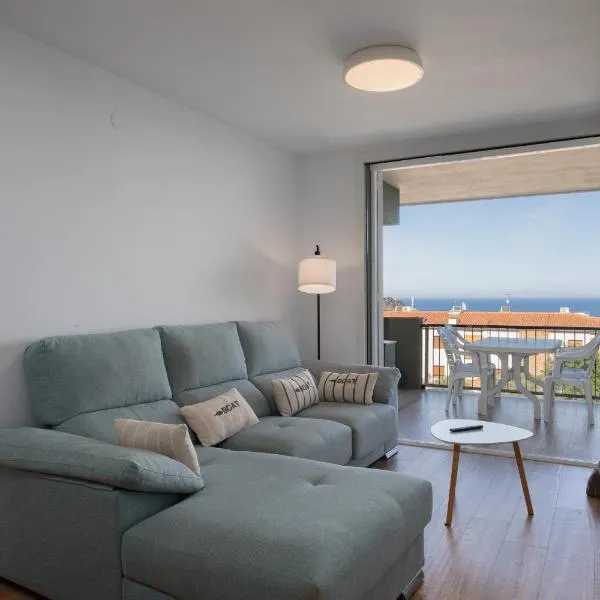Apartament gran amb vistes al mar, piscina i pàrquing, hotel v destinácii Calella de Palafrugell