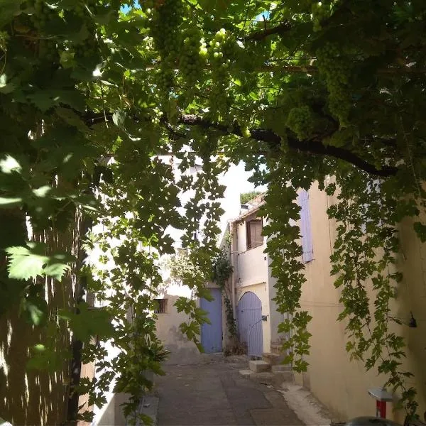Tranquility of Lub in this duplex, hotel v destinaci La Bastide-des-Jourdans