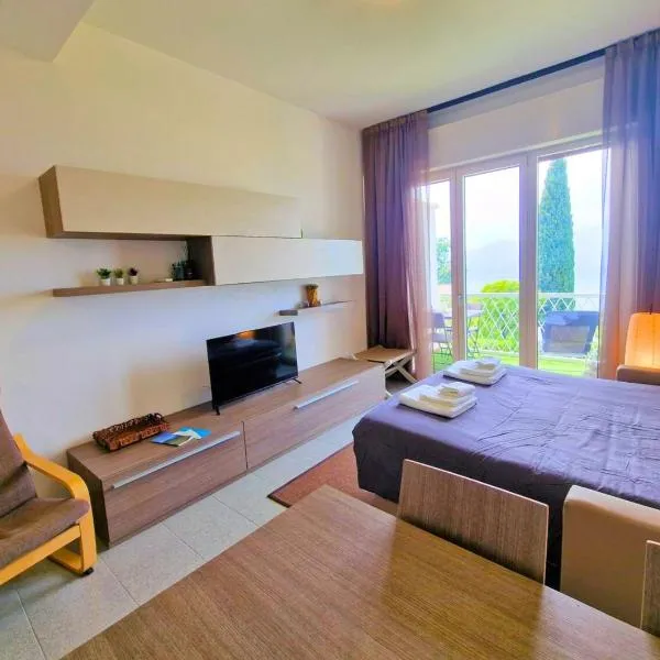Charme on the Lake - Dimora Spighetta, hotel in San Zeno di Montagna