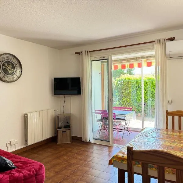 Petit nid douillet proche mer et commerces, hotel en Fréjus