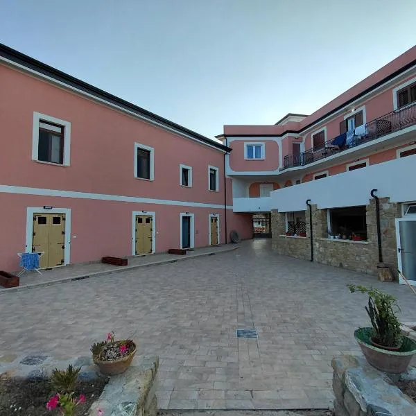 Il Borgo di Nonno Carlo, hotel a Caprioli