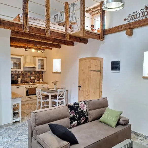 Apartma Under The Drunk Railroad, hotel in Kozljak