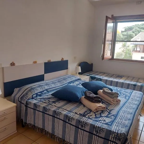 Two-room apartment with a private terrace, hotel in Villasimius