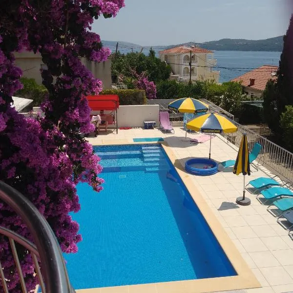 Beachfront Villa Pinky &Superior heated pool and jakuzzi, hôtel à Seget Vranjica