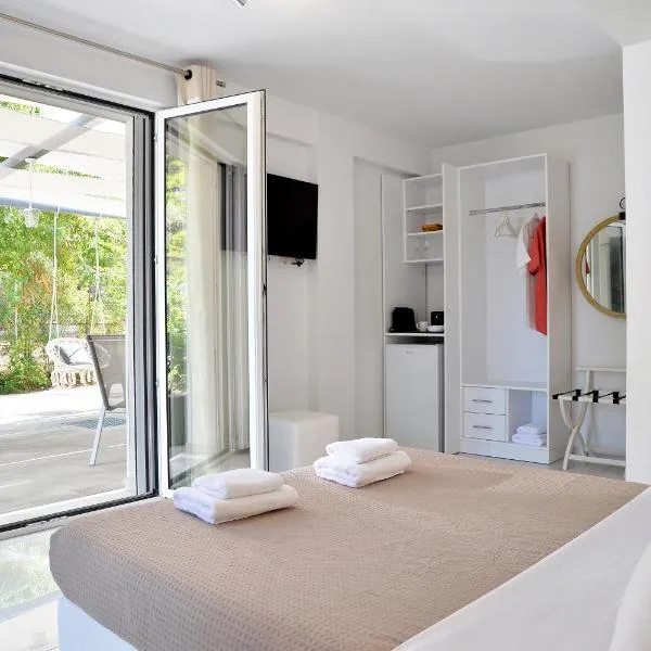 Alekos Luxury Suites - Free 24hr Transformation From To Airport – hotel w mieście Artemida