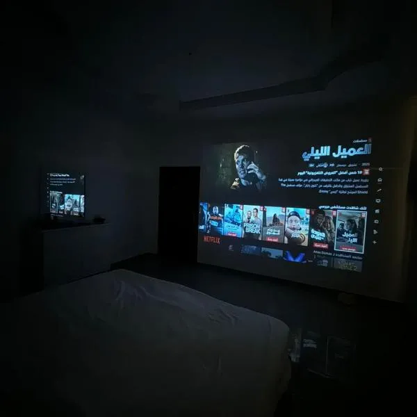 شقق فاخرة بحي الروضة مع سينما بغرفة النوم, хотел в Джеда