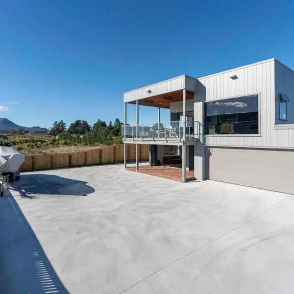 Luxe Family Haven in Wharewaka, отель в городе Таупо