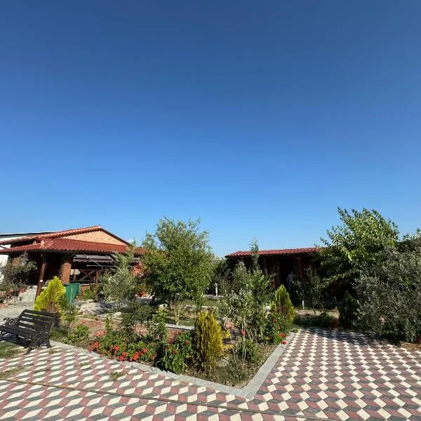 Golden Campsite Villas, hotel in Berat