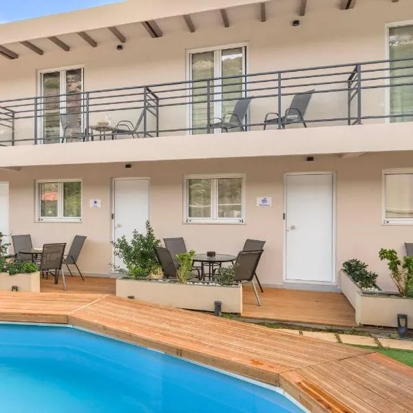 Holiday Homes BlueGreen - Beachfront, Pool, Garden and BBQ - near Heraklion, hotel in Lygaria