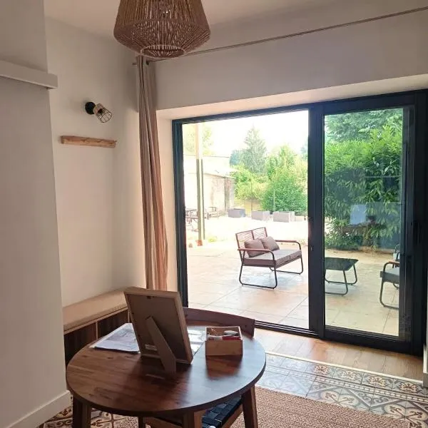 Evasion T2 avec terrasse、Saint-Didier-sur-Chalaronneのホテル