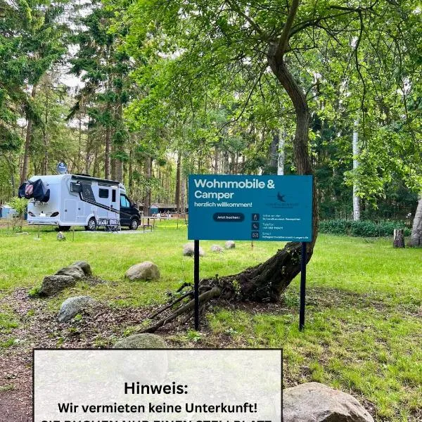 Campingplatz auf Rügen - Stellplatz für Wohnmobile , Wohnwagen , auch zum Zelten - in direkter Nähe zum Naturstrand -Natur Pur - Feriensiedlung Schwalbennest, hotel in Dranske