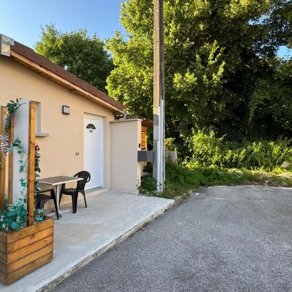 Studio neuf très calme, hotel v destinaci Poligny