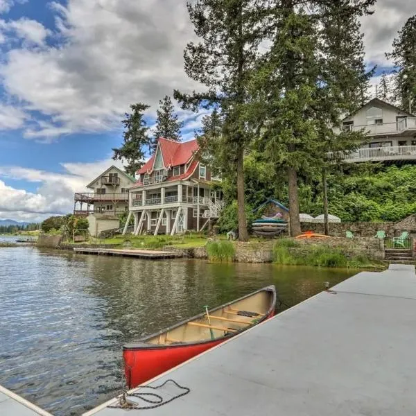 Huvila Haven Lake Front Home with Dock and Hot Tub, hotel in Newman Lake
