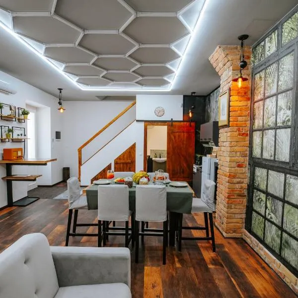 The Loft Esztergom - Központi privát ház, wellness, hotel in Esztergom