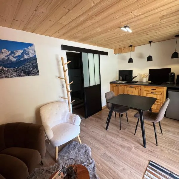 Le chalet des rêves - La Roche Blanche、Entremontのホテル