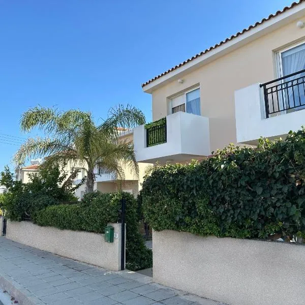 3 bedroom villa with pool 5 minutes to the center of Paphos, hotel a Pafos