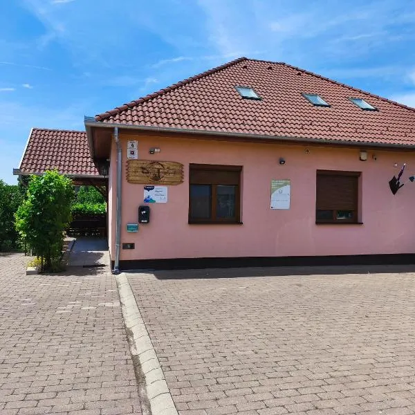 Vár-Liget Vendégház, hotel din Kisnána