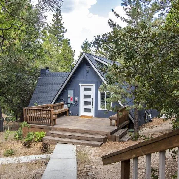 RACC00N Ridge Hot Tub Hideaway, hotel sa Pine Cove