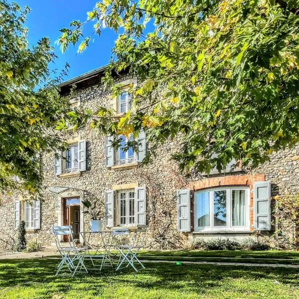 La Maison d'Arlette - Maison d'Hôte et Gite au coeur de l'Isère à 10 mn de Voiron, capitale de la Chartreuse, et du Lac de Paladru, hotel in Saint-Blaise-du-Buis