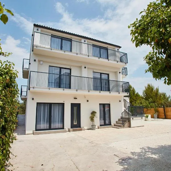Villa Cherry, hotel in Rogoznica