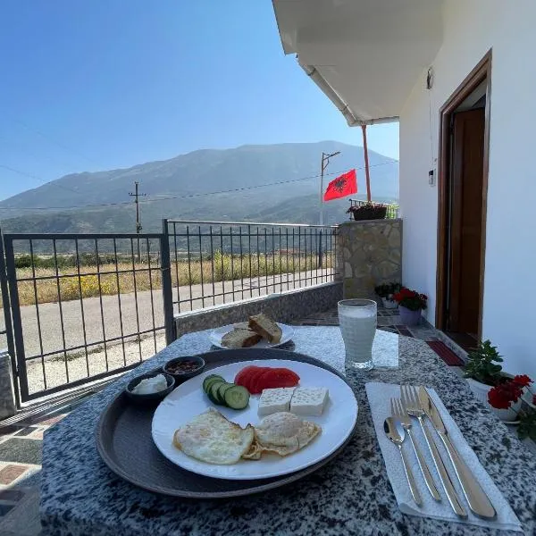 PANORAMIC VIEW Xhanari Guesthouse Tepelene, hotel in Tepelenë