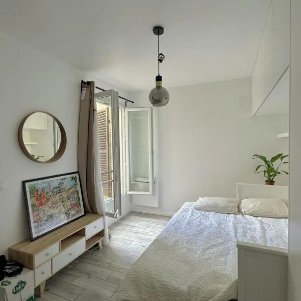 Cozy studio near Paris, hotel di Clichy