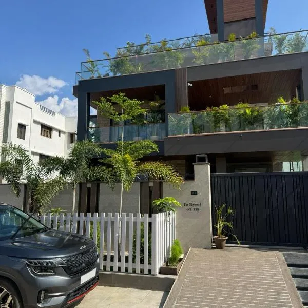 Skywood Villa Apartment, hotel v destinaci Lakhnaú