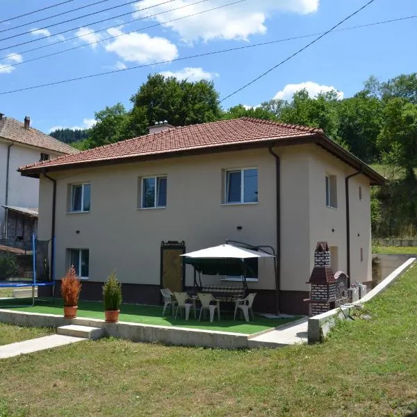 Стаи за гости Мартинови, hotel in Zlatograd