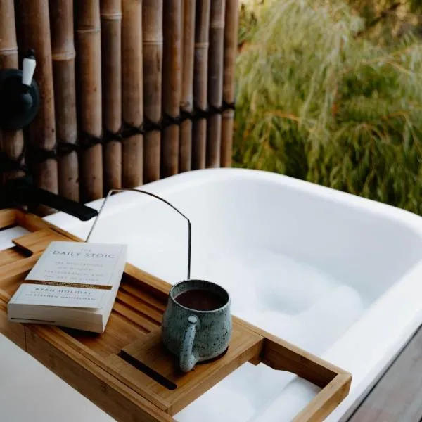 R&R Bus Retreat, Hotel in Wellington Mills