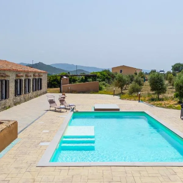 Dimora PietrAnna - Luxury Stay with Swimming Pool, מלון בLi Valcaggi