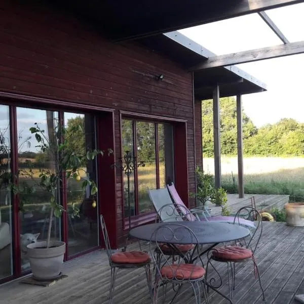 Maison bois à la campagne, hotel em Marnay