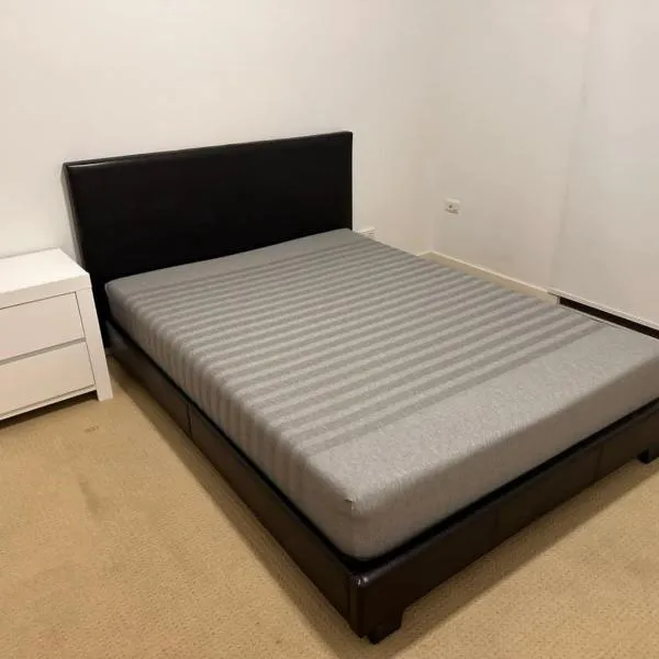 Town house Room with Shared Bath, hotel in Capalaba