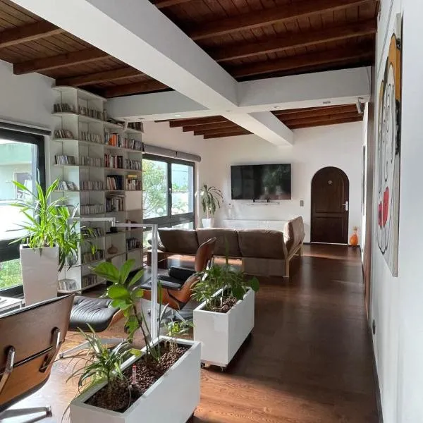 OASE im grünen Hinterhof, EG, Ruhe, Terrasse, Carport, free PayTV, Kaffee&Tee, Fahrräder, hotel a Duisburg