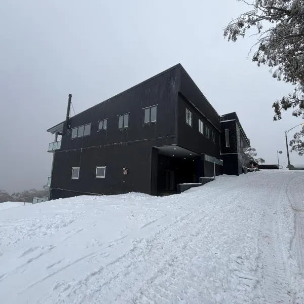 Cooroona Alpine Lodge, hotel v destinaci Falls Creek