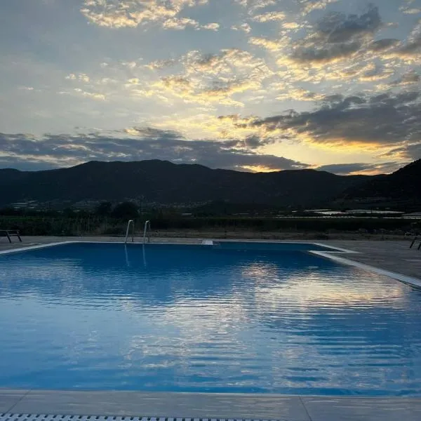 Petra Nova Suites, hotel u gradu 'Néa Péramos'