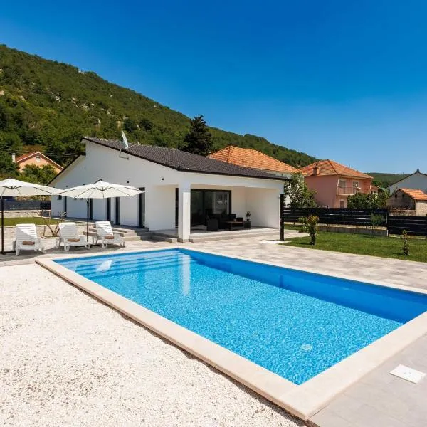 Kuća Grab، فندق في Grab