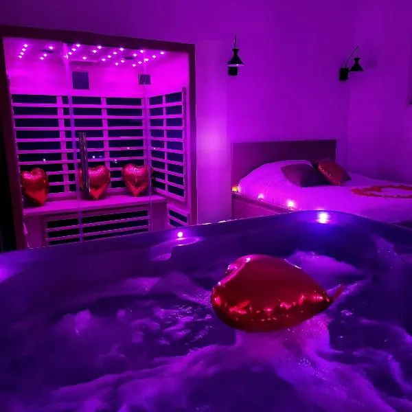 Love room Jacuzzi Sauna Privatif Marseille, hotel v destinaci Marseille