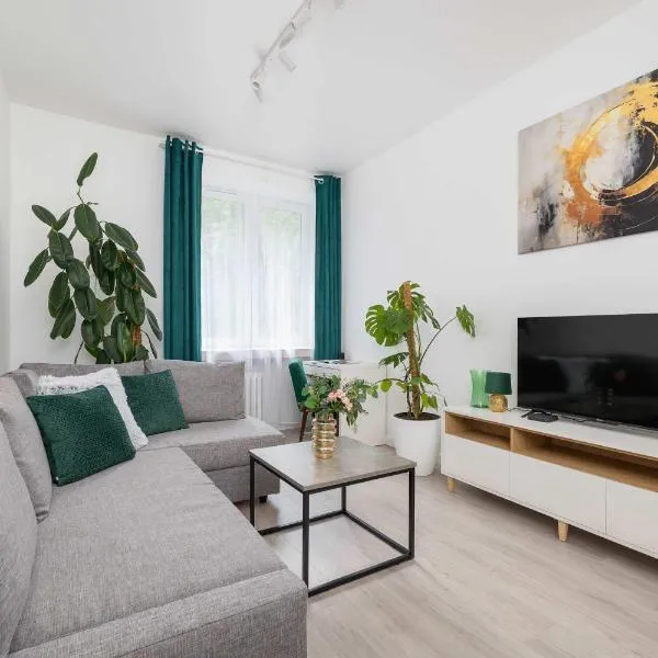 Viesnīca Bright Two-Bedroom Apartment in Nowa Huta by Noclegi Renters Krakovā