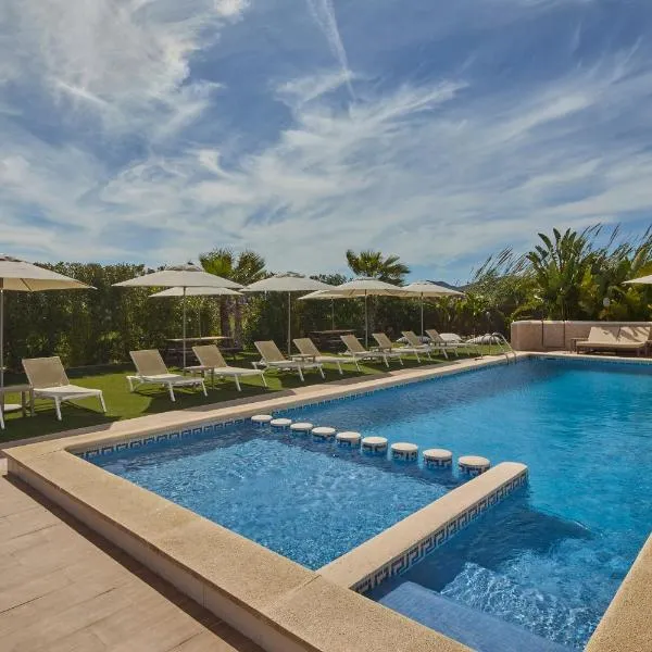 Los Escondidos Ibiza Suites, hotel in Playa d'en Bossa