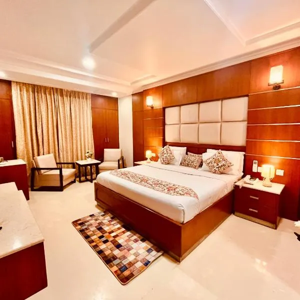 The Manali Town # Top Rated and Most Awarded property in Manali # Parking # Restaurant, hotel v destinaci Manāli